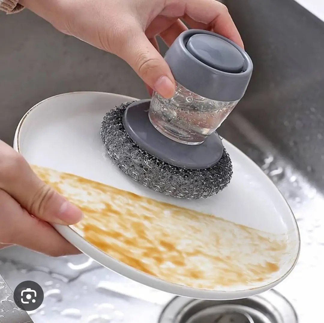 02 Brosse avec réservoir intégré